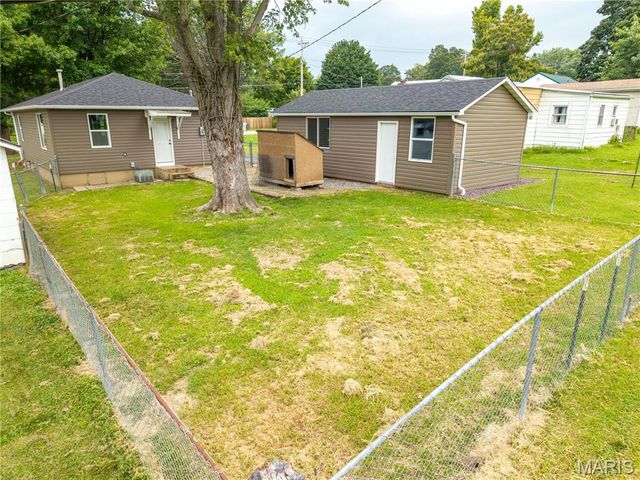 904 N Middle Street, Farmington, MO 63640