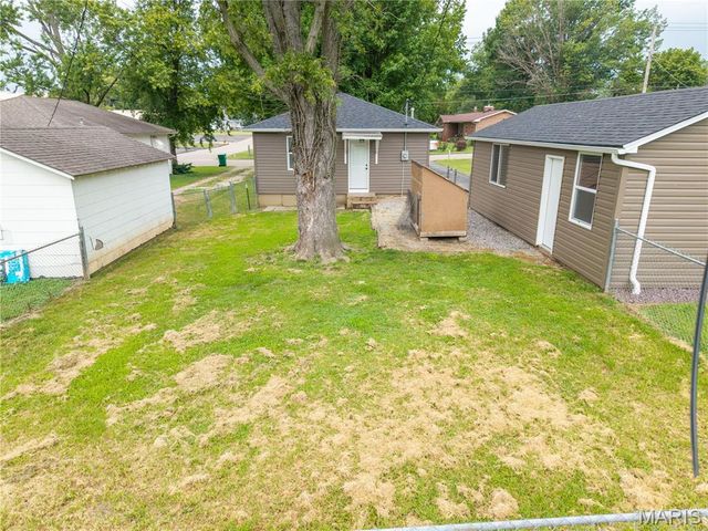904 N Middle Street, Farmington, MO 63640