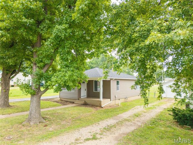 904 N Middle Street, Farmington, MO 63640