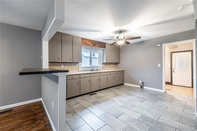 904 N Middle Street, Farmington, MO 63640