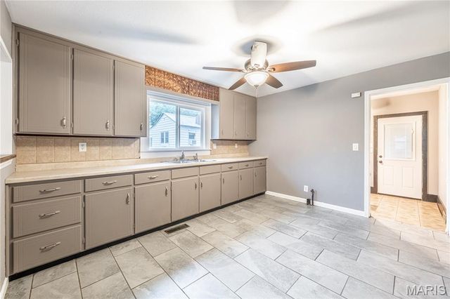 904 N Middle Street, Farmington, MO 63640