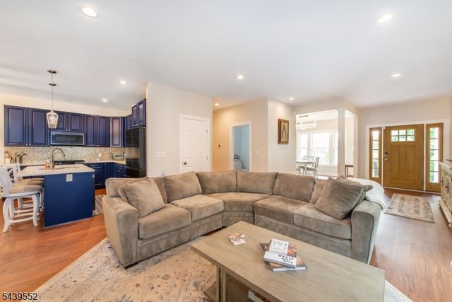 18 Post Oak Ct, Hardyston Twp., NJ 07419