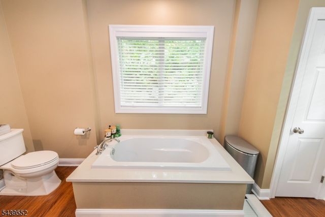 18 Post Oak Ct, Hardyston Twp., NJ 07419