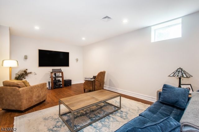 18 Post Oak Ct, Hardyston Twp., NJ 07419