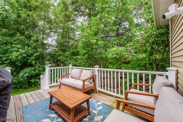 18 Post Oak Ct, Hardyston Twp., NJ 07419