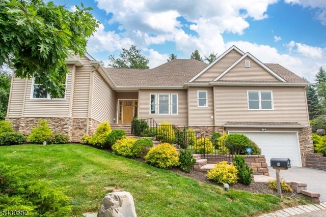 18 Post Oak Ct, Hardyston Twp., NJ 07419