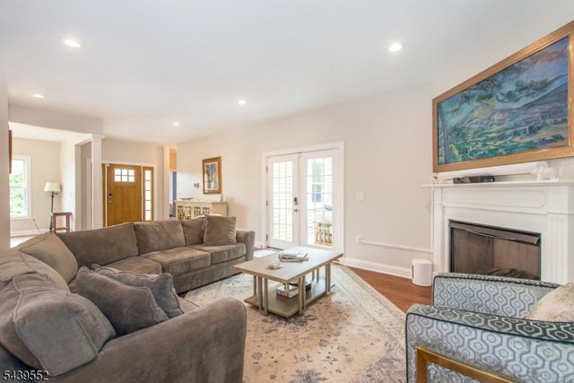 18 Post Oak Ct, Hardyston Twp., NJ 07419