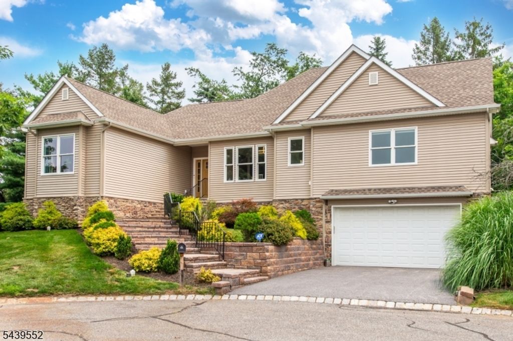 18 Post Oak Ct, Hardyston Twp., NJ 07419