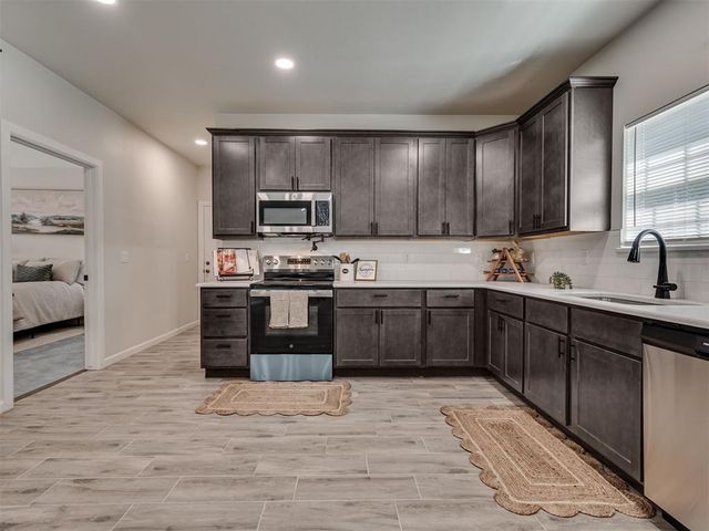 706 E Lincoln Avenue, Guthrie, OK 73044