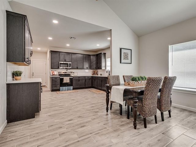 706 E Lincoln Avenue, Guthrie, OK 73044