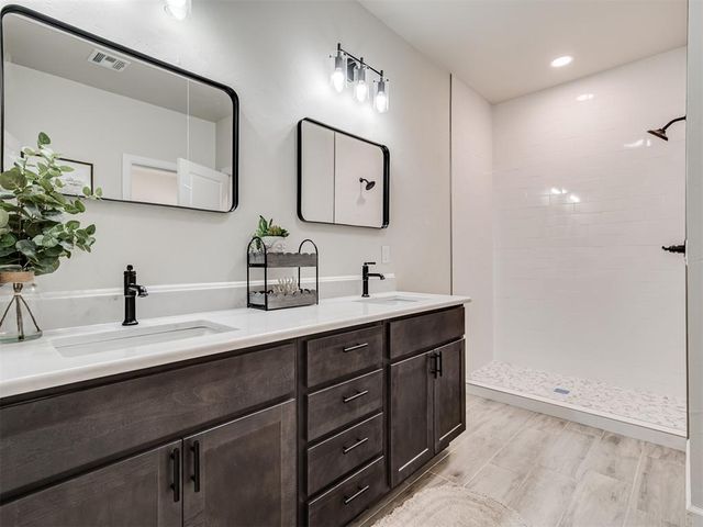 706 E Lincoln Avenue, Guthrie, OK 73044