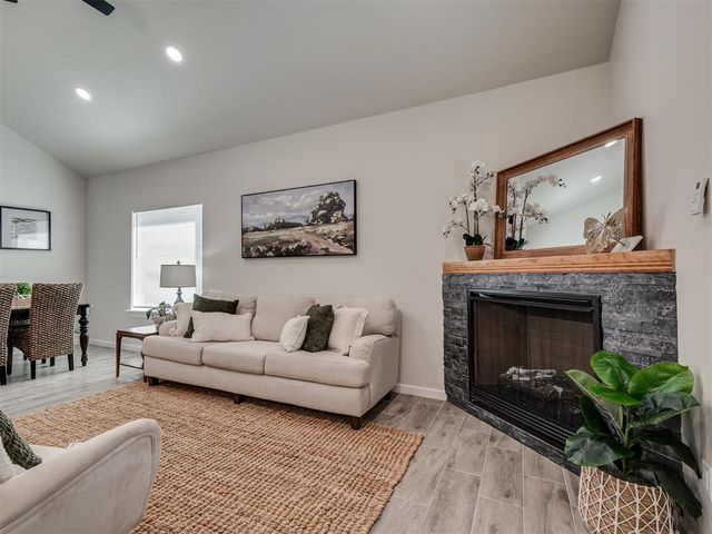 706 E Lincoln Avenue, Guthrie, OK 73044