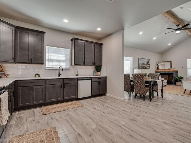 706 E Lincoln Avenue, Guthrie, OK 73044