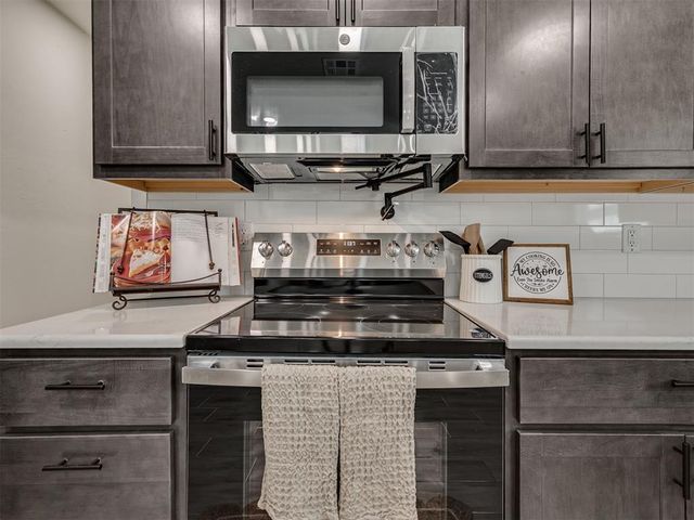 706 E Lincoln Avenue, Guthrie, OK 73044