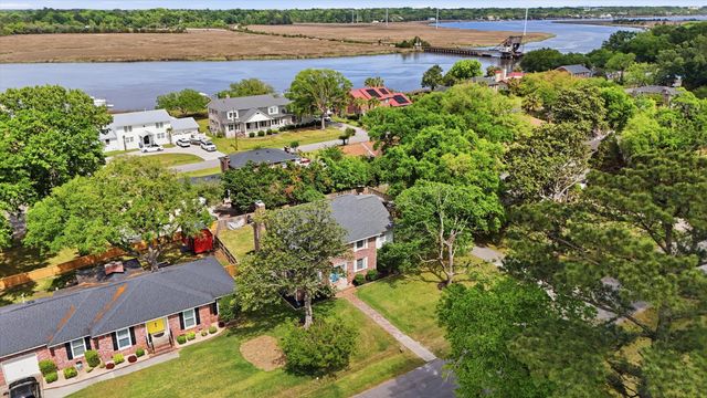 2388 Erskine Avenue, Charleston, SC 29414