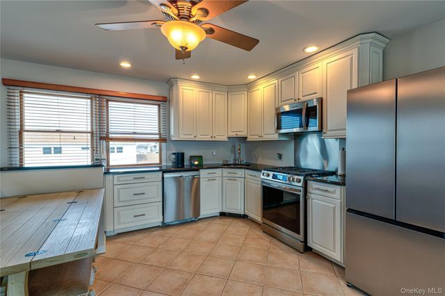 912 Pacific Street, Lindenhurst, NY 11757