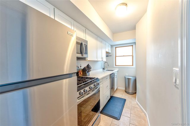 912 Pacific Street, Lindenhurst, NY 11757