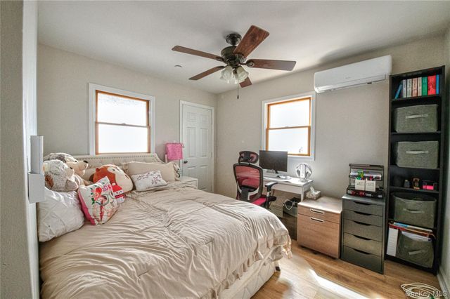 912 Pacific Street, Lindenhurst, NY 11757