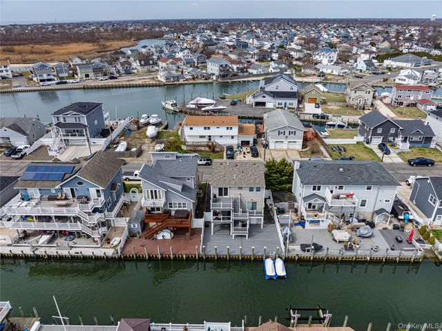 912 Pacific Street, Lindenhurst, NY 11757