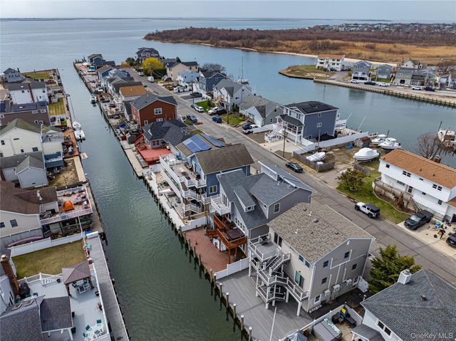 912 Pacific Street, Lindenhurst, NY 11757