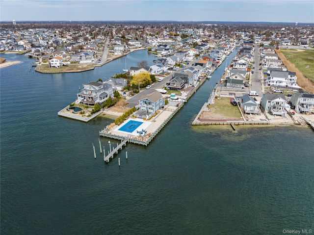 912 Pacific Street, Lindenhurst, NY 11757
