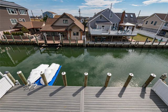 912 Pacific Street, Lindenhurst, NY 11757