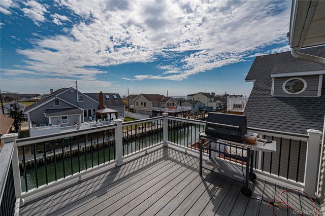 912 Pacific Street, Lindenhurst, NY 11757