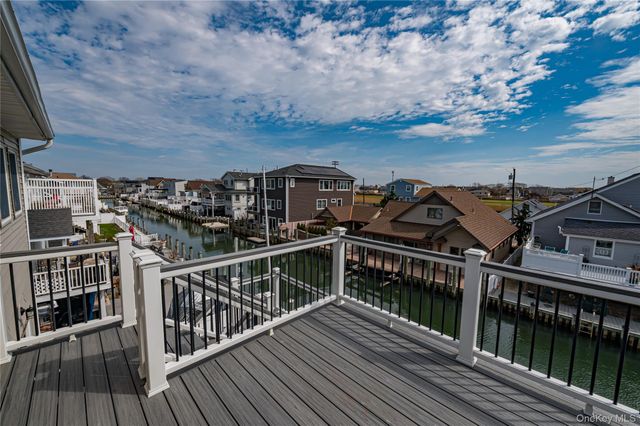 912 Pacific Street, Lindenhurst, NY 11757