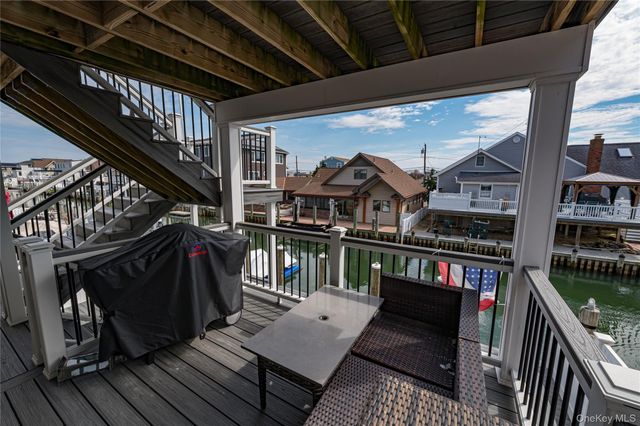 912 Pacific Street, Lindenhurst, NY 11757