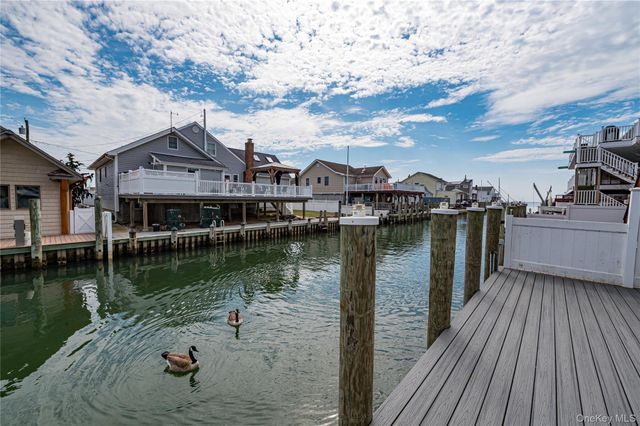 912 Pacific Street, Lindenhurst, NY 11757