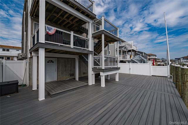 912 Pacific Street, Lindenhurst, NY 11757