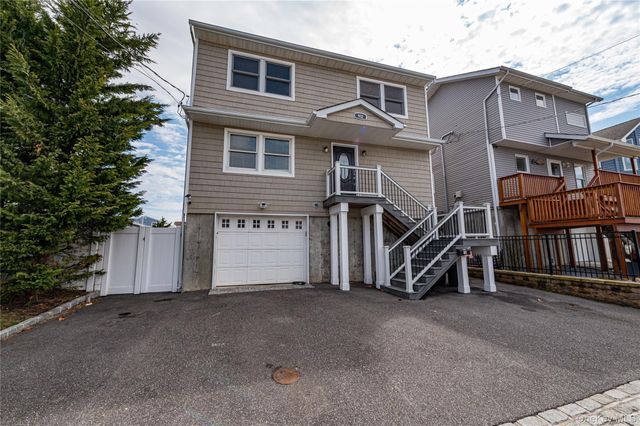 912 Pacific Street, Lindenhurst, NY 11757