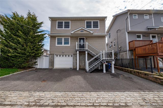 912 Pacific Street, Lindenhurst, NY 11757