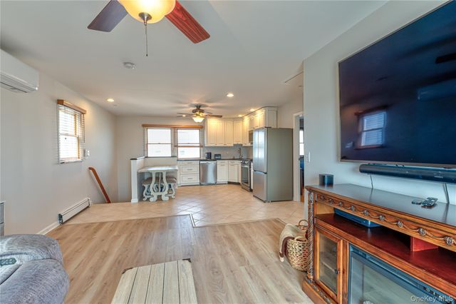 912 Pacific Street, Lindenhurst, NY 11757