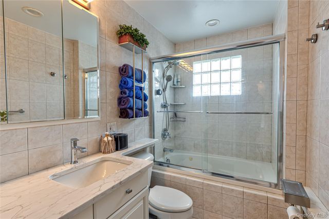 912 Pacific Street, Lindenhurst, NY 11757