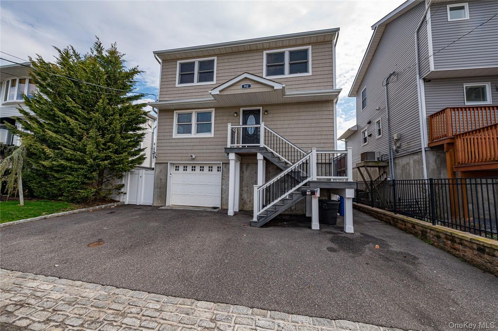 912 Pacific Street, Lindenhurst, NY 11757