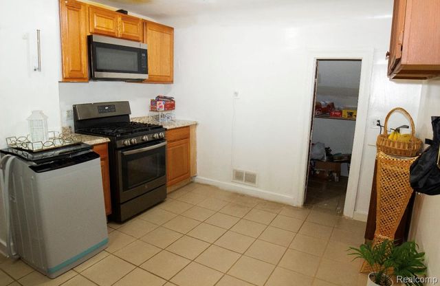 12153 McDougall Street, Hamtramck, MI 48212