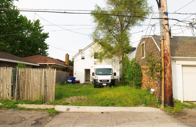 12153 McDougall Street, Hamtramck, MI 48212