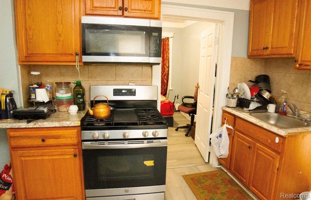 12153 McDougall Street, Hamtramck, MI 48212