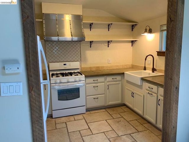208 Circuit DR, Roseville, CA 95678