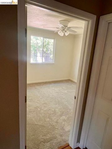 208 Circuit DR, Roseville, CA 95678