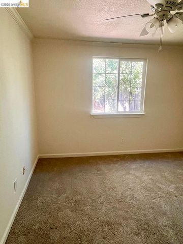 208 Circuit DR, Roseville, CA 95678