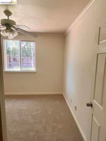 208 Circuit DR, Roseville, CA 95678
