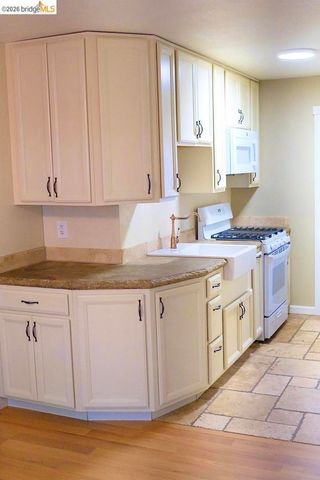 208 Circuit DR, Roseville, CA 95678