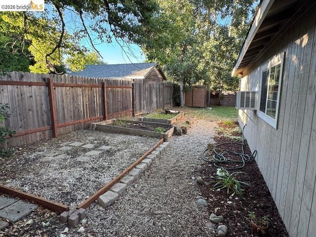208 Circuit DR, Roseville, CA 95678