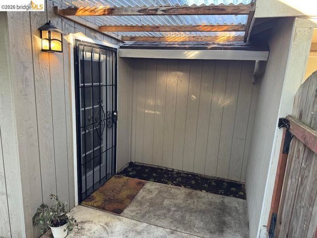 208 Circuit DR, Roseville, CA 95678