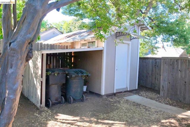 208 Circuit DR, Roseville, CA 95678