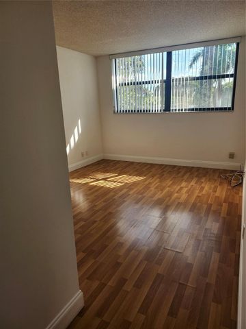 16251 Golf Club Road 212, Weston, FL 33326