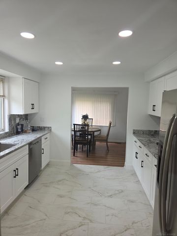 26786 barrington Street, Madison Heights, MI 48071