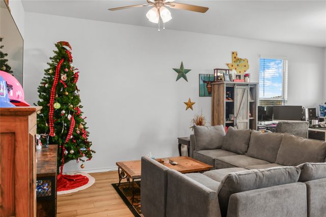 808 Jaguar Ridge, Godley, TX 76044